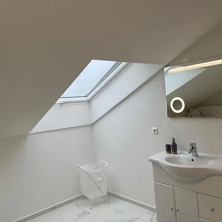 Apartman Zwischenstopp & Wohlfuehlen - Neubau-apartment Mit Parkplatz & Kueche Efringen-Kirchen